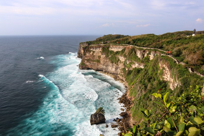 Uluwatu bali temple indonesia tour pura trip